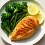 鶏胸肉100gのタンパク質量は？調理法別の栄養価と効率的な食べ方
