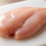 ささみがねばねばする原因は何？安全性と対処法を解説