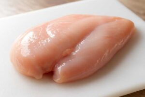 ささみがねばねばする原因は何？安全性と対処法を解説