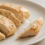 サラダチキンが糸引く原因は？食べても大丈夫な理由と見分け方