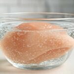 鶏肉を炭酸水につける時間はどのくらい？やわらかくする目安をわかりやすく解説