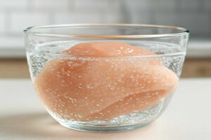 鶏肉を炭酸水につける時間はどのくらい？やわらかくする目安をわかりやすく解説